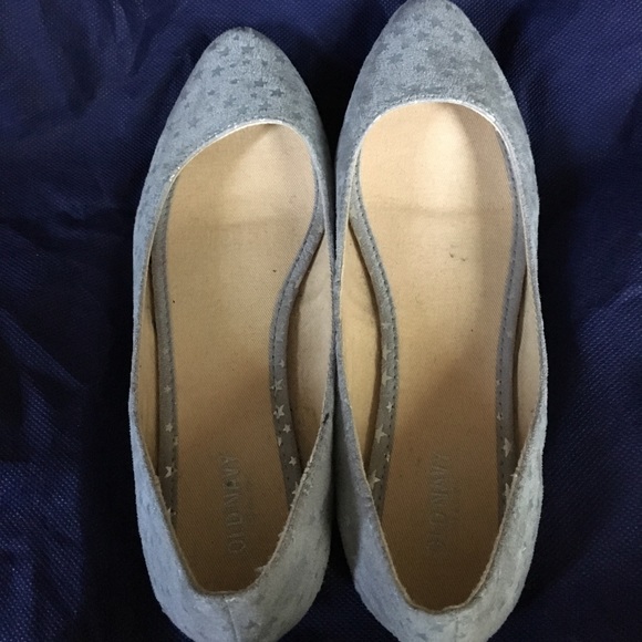 Old Navy Shoes - Size 9 Old Navy Gray Flats with stars